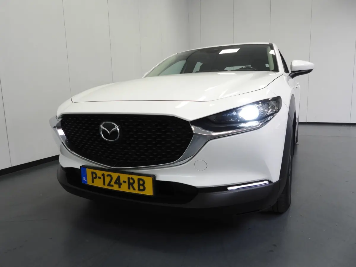 2.0 e-SkyActiv-X M Hybrid NAVI/TREKH./ADAPT.CRUISE/LED/16"LMV!