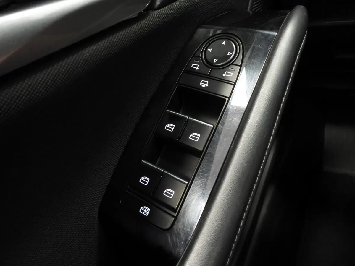 2.0 e-SkyActiv-X M Hybrid NAVI/TREKH./ADAPT.CRUISE/LED/16"LMV!