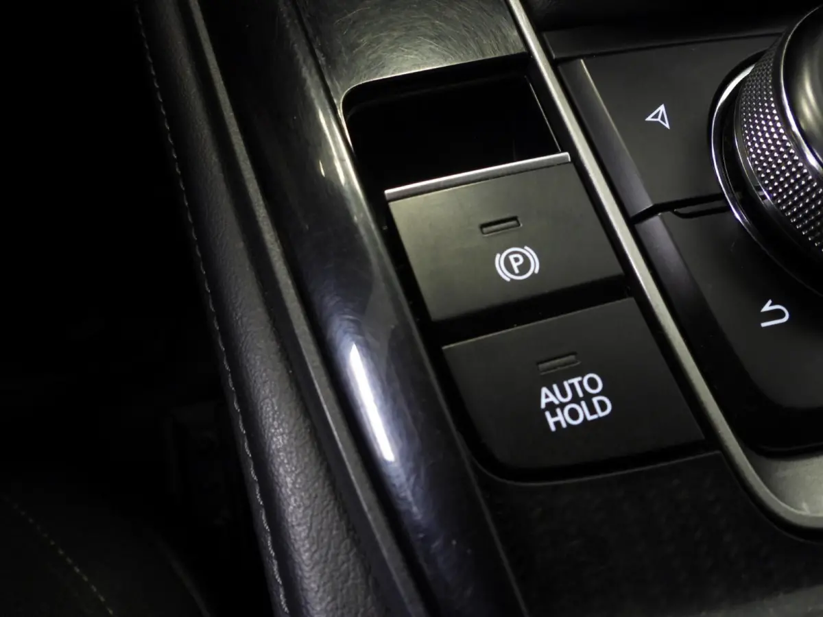 2.0 e-SkyActiv-X M Hybrid NAVI/TREKH./ADAPT.CRUISE/LED/16"LMV!