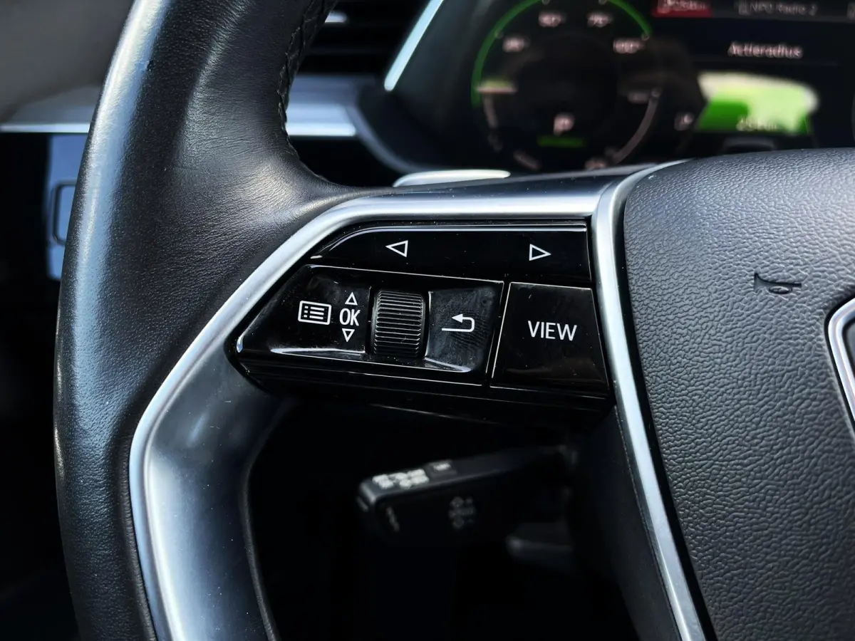 50 313pk quattro Business edition 71 kWh | SoH 93,6% | Trekhaak | Luchtvering | Navigatie