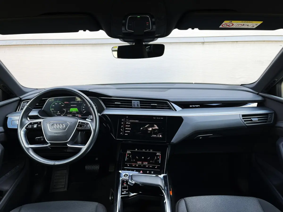 50 313pk quattro Business edition 71 kWh | SoH 93,6% | Trekhaak | Luchtvering | Navigatie