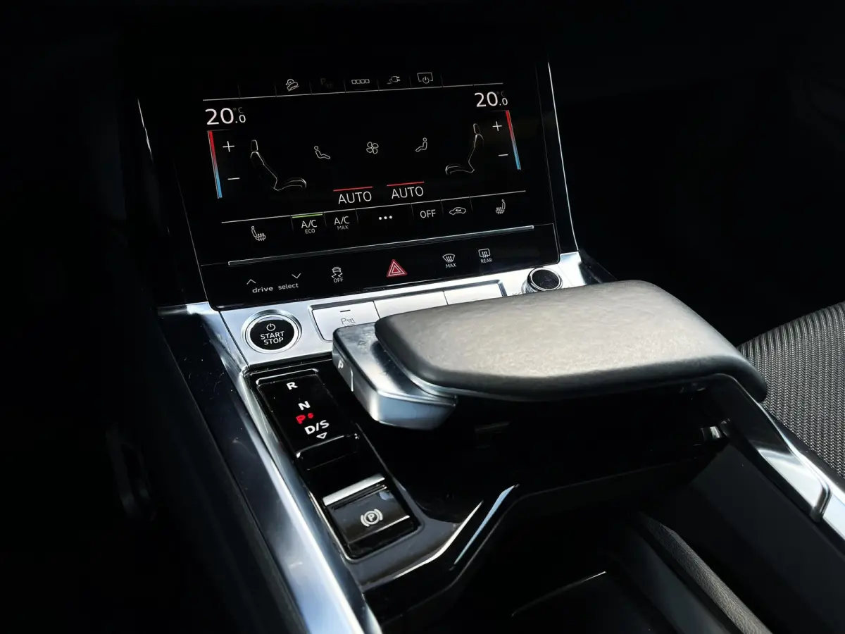 50 313pk quattro Business edition 71 kWh | SoH 93,6% | Trekhaak | Luchtvering | Navigatie