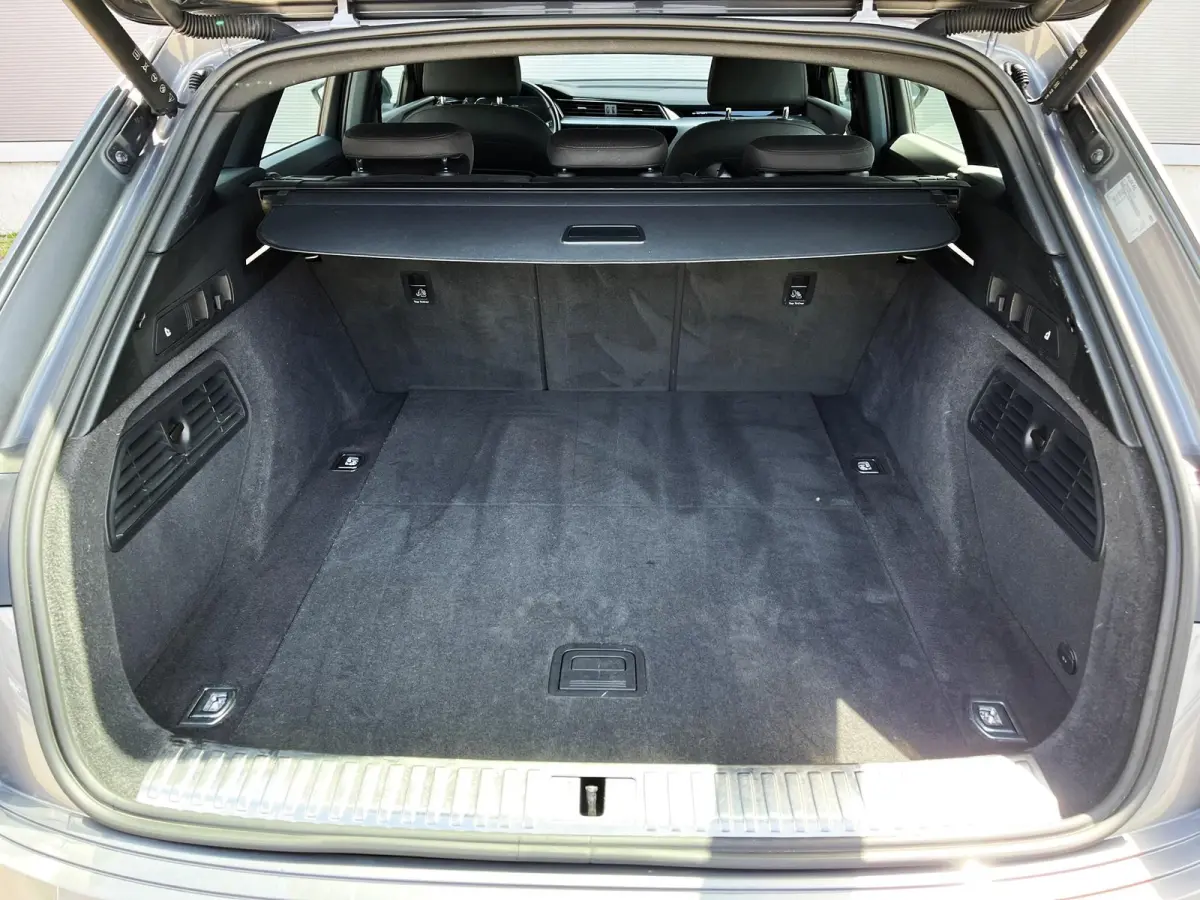 50 313pk quattro Business edition 71 kWh | SoH 93,6% | Trekhaak | Luchtvering | Navigatie