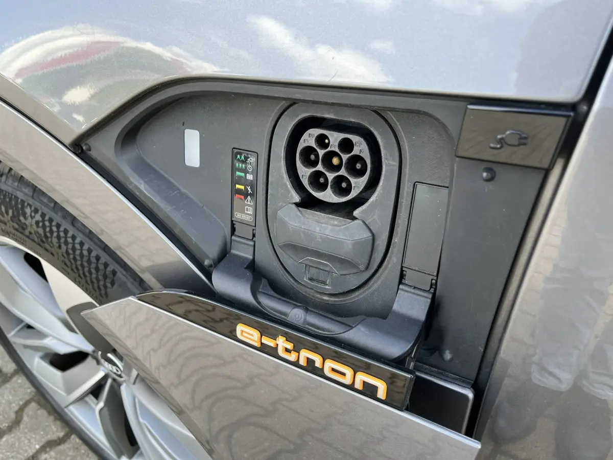 50 313pk quattro Business edition 71 kWh | SoH 93,6% | Trekhaak | Luchtvering | Navigatie