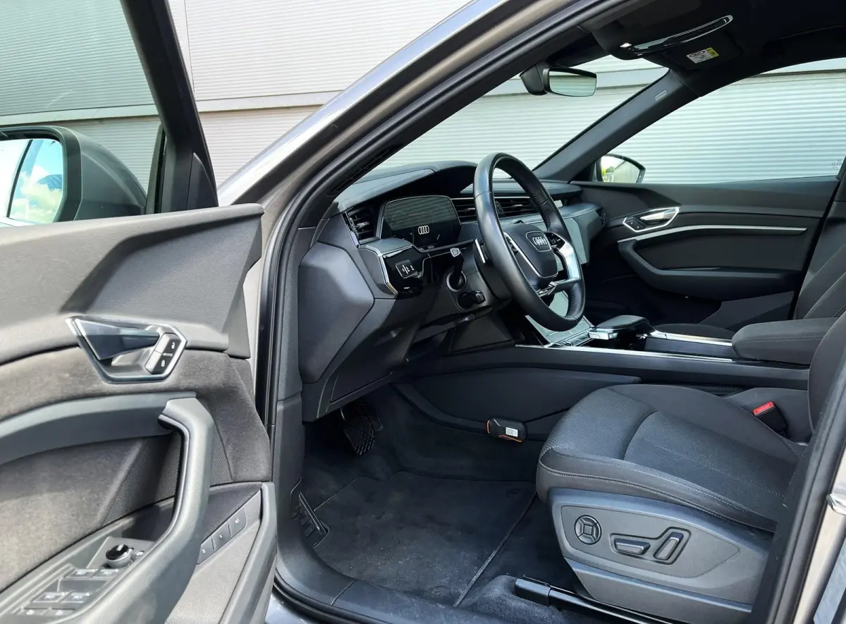 50 313pk quattro Business edition 71 kWh | SoH 93,6% | Trekhaak | Luchtvering | Navigatie