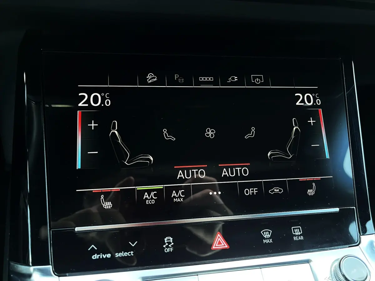 50 313pk quattro Business edition 71 kWh | SoH 93,6% | Trekhaak | Luchtvering | Navigatie