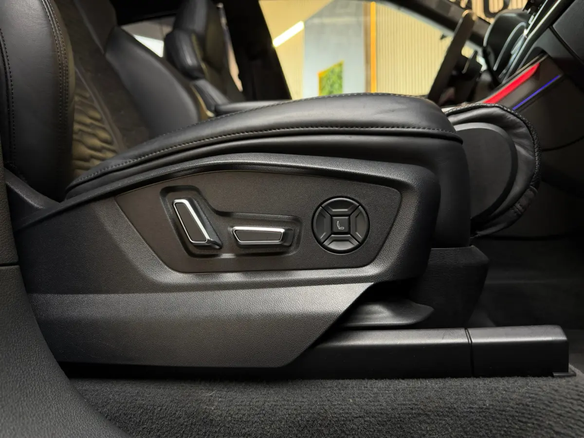 RSQ8 4.0 TFSI RS quattro PANO|CARBON|KERAMISCH|B&O|MASSAGE|SOFTCLOSE|360CAM|MEMORY|KEYLESS|DEALER ONDERHOUDEN|600PK|BOMVOL