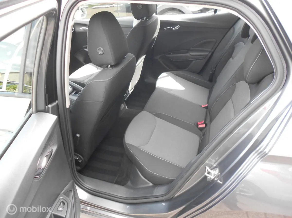 1.0 TSI Business Edition Apple Carplay Camera
