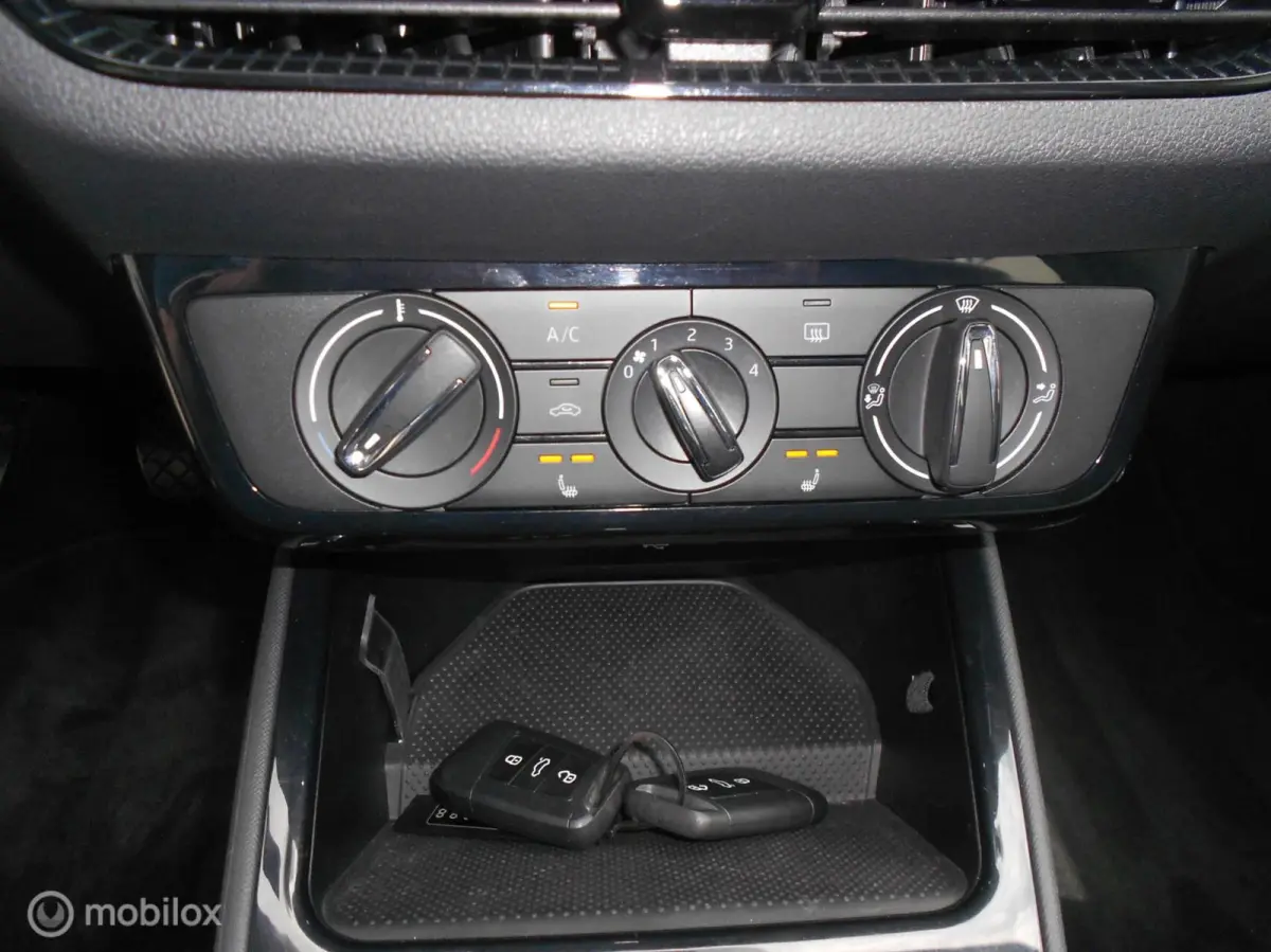 1.0 TSI Business Edition Apple Carplay Camera