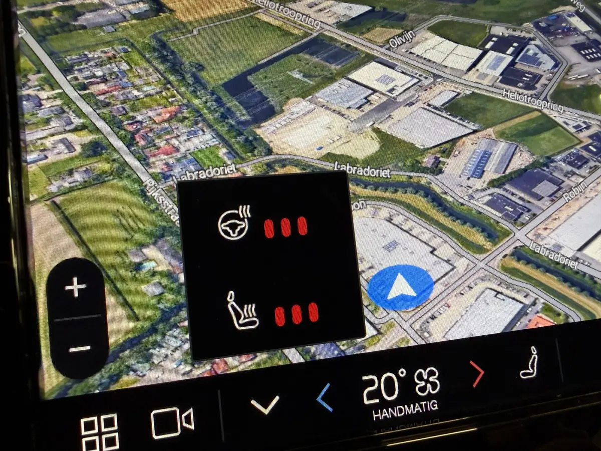 T8 Recharge AWD R-Design PANO/LUCHTVERING/TREKHAAK/SOH 98%/H&K/MEMORY/ZWART LEER/GOOGLE/CARPLAY/ACC/PILOT-ASSIST/20"/PRIVACY/VOLLEDIG VOLVO DEALER HISTORIE
