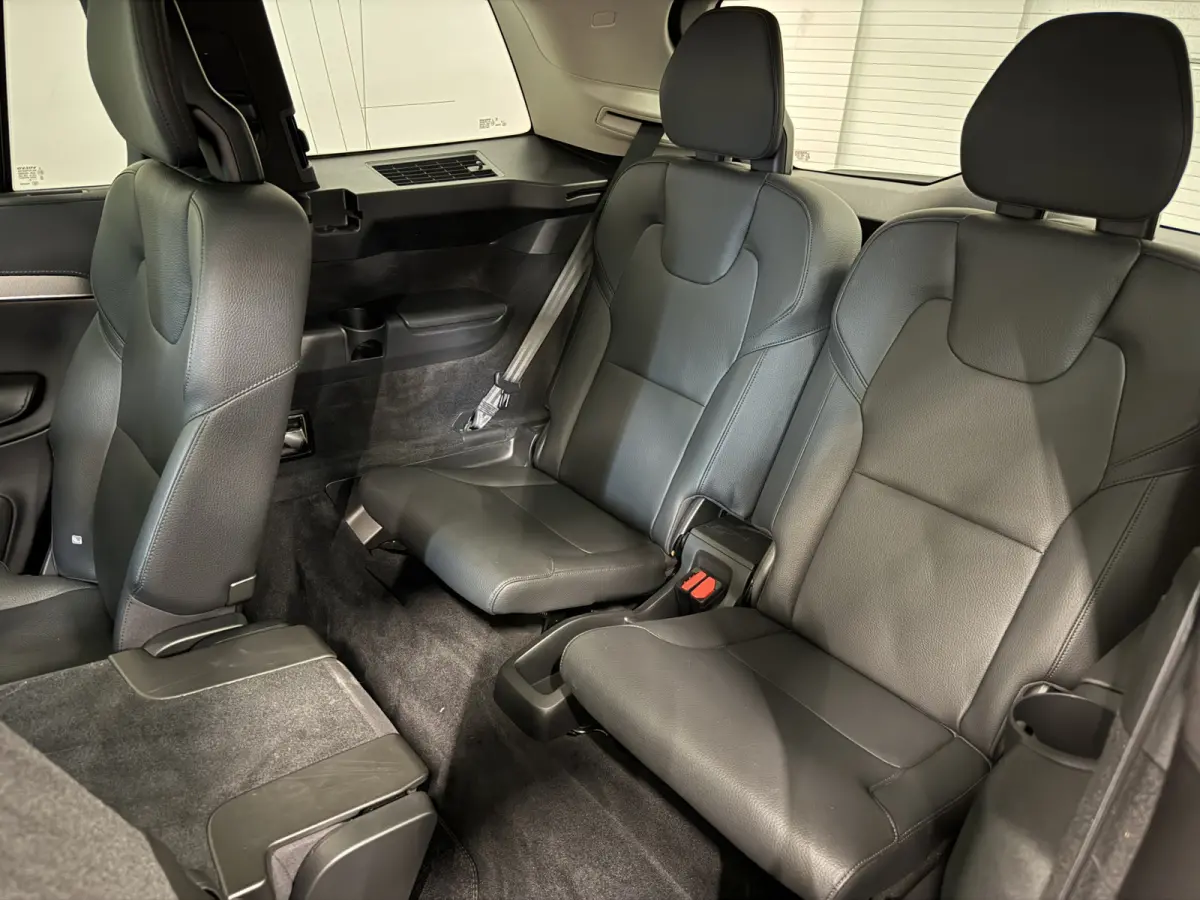 T8 Recharge AWD R-Design PANO/LUCHTVERING/TREKHAAK/SOH 98%/H&K/MEMORY/ZWART LEER/GOOGLE/CARPLAY/ACC/PILOT-ASSIST/20"/PRIVACY/VOLLEDIG VOLVO DEALER HISTORIE