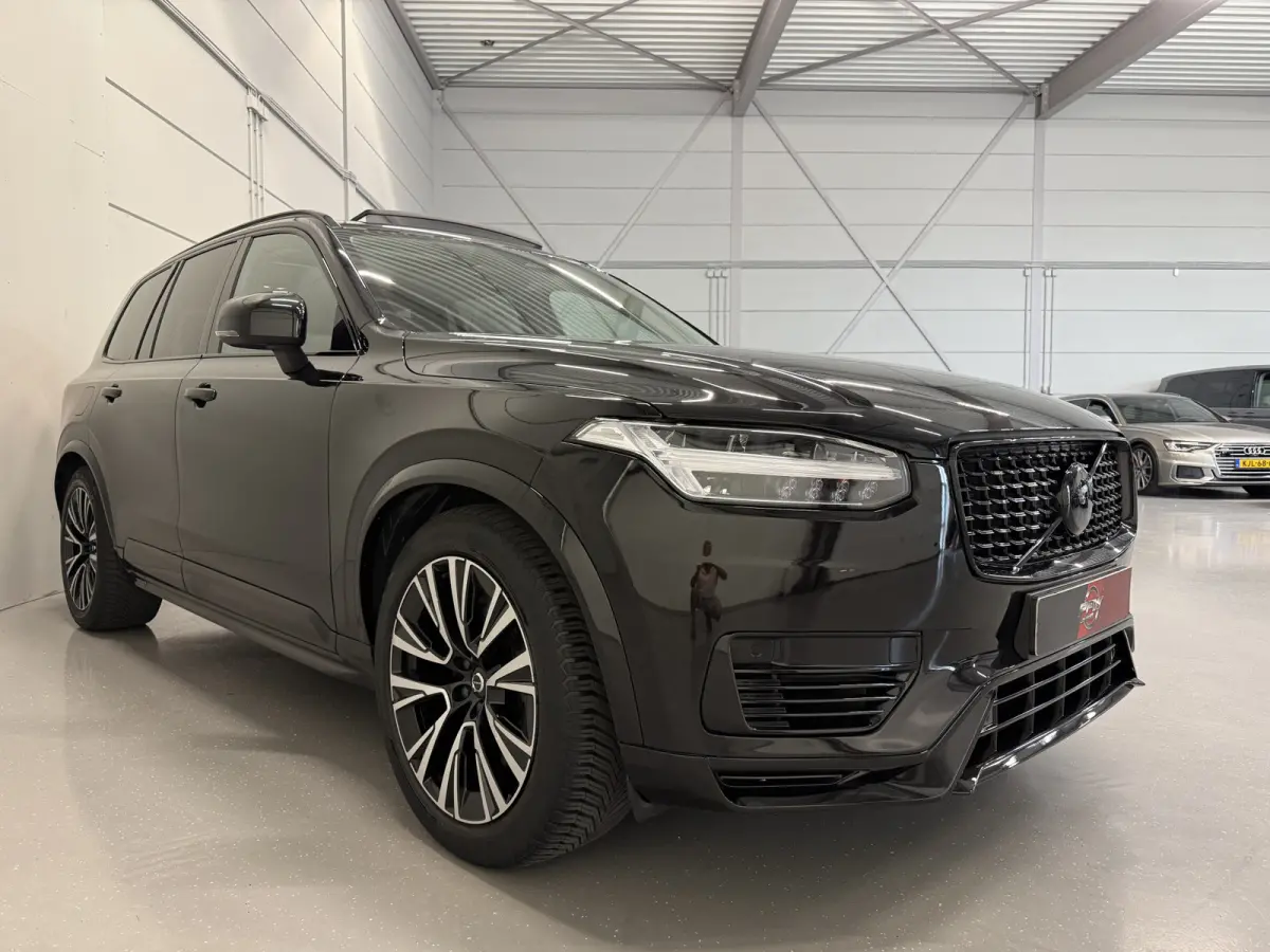 T8 Recharge AWD R-Design PANO/LUCHTVERING/TREKHAAK/SOH 98%/H&K/MEMORY/ZWART LEER/GOOGLE/CARPLAY/ACC/PILOT-ASSIST/20"/PRIVACY/VOLLEDIG VOLVO DEALER HISTORIE