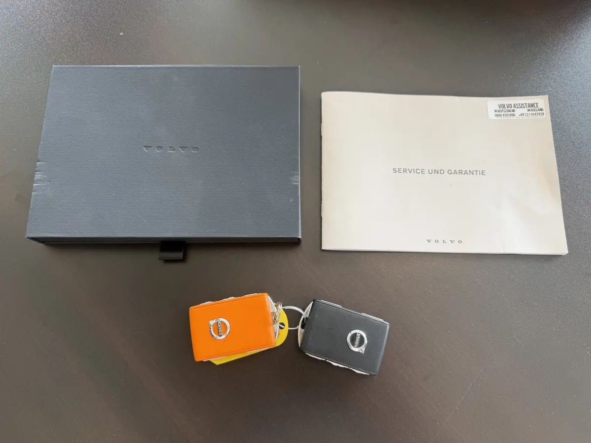 T8 Recharge AWD R-Design PANO/LUCHTVERING/TREKHAAK/SOH 98%/H&K/MEMORY/ZWART LEER/GOOGLE/CARPLAY/ACC/PILOT-ASSIST/20"/PRIVACY/VOLLEDIG VOLVO DEALER HISTORIE