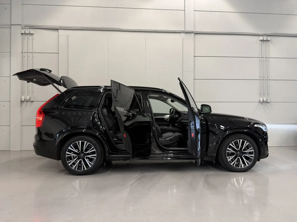 T8 Recharge AWD R-Design PANO/LUCHTVERING/TREKHAAK/SOH 98%/H&K/MEMORY/ZWART LEER/GOOGLE/CARPLAY/ACC/PILOT-ASSIST/20"/PRIVACY/VOLLEDIG VOLVO DEALER HISTORIE