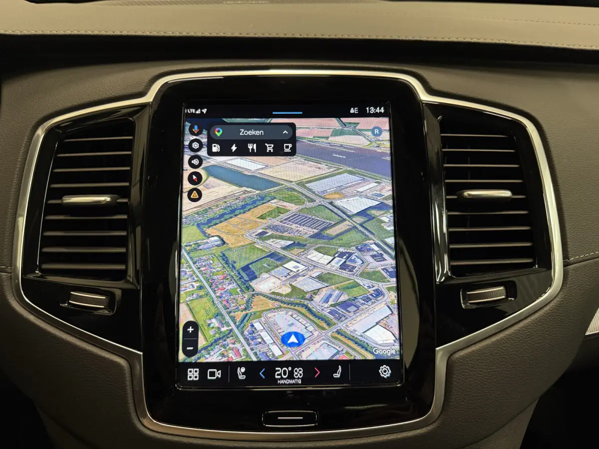 T8 Recharge AWD R-Design PANO/LUCHTVERING/TREKHAAK/SOH 98%/H&K/MEMORY/ZWART LEER/GOOGLE/CARPLAY/ACC/PILOT-ASSIST/20"/PRIVACY/VOLLEDIG VOLVO DEALER HISTORIE