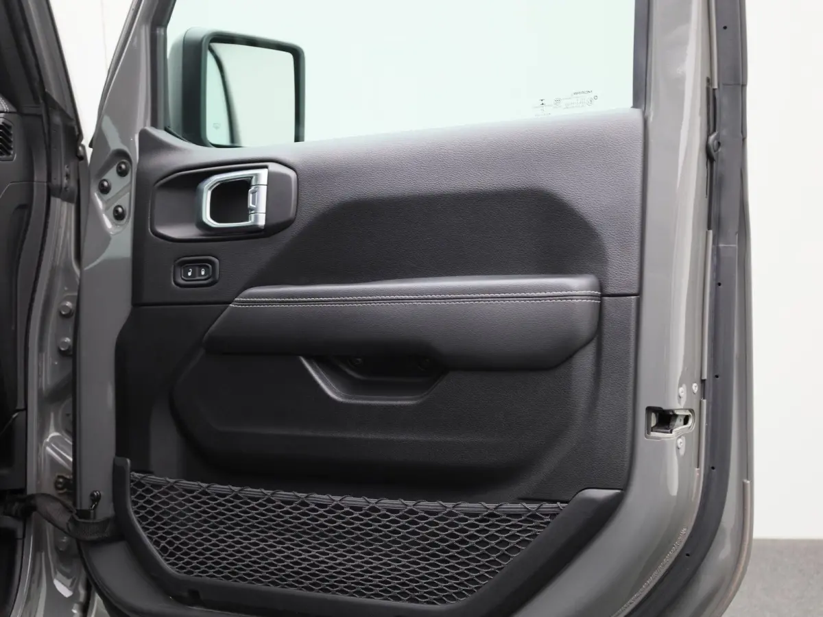 2.0T Sahara 4xe 380pk | Lederen Bekleding | Stoel & Stuurverwarming | Camera | Navigatie | Climate Controle | Hardtop |