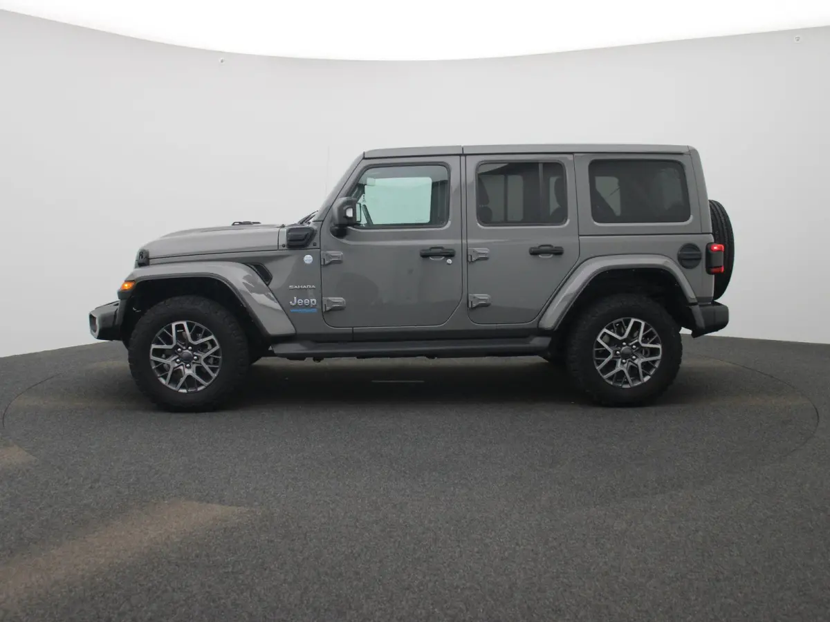 2.0T Sahara 4xe 380pk | Lederen Bekleding | Stoel & Stuurverwarming | Camera | Navigatie | Climate Controle | Hardtop |