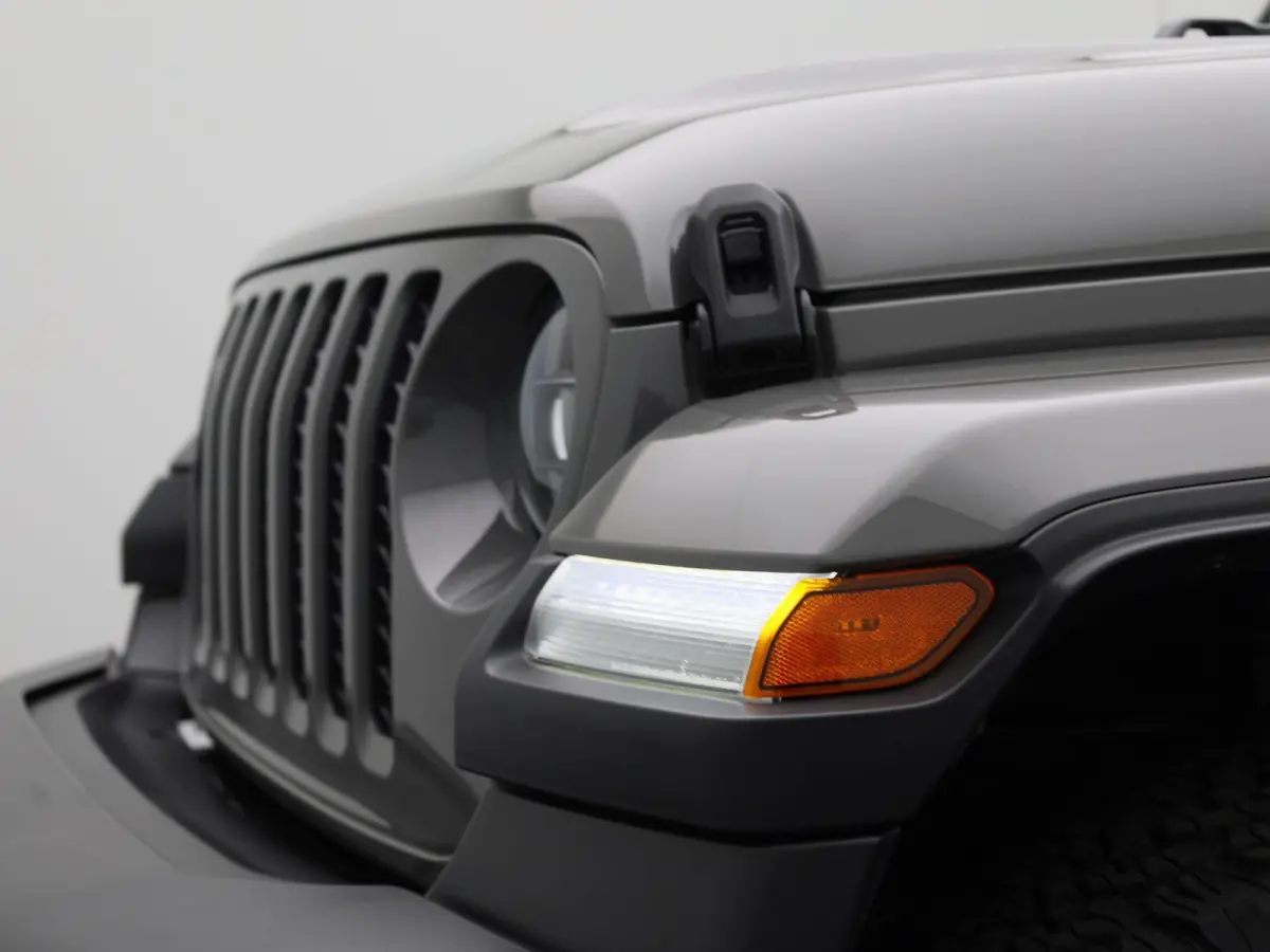 2.0T Sahara 4xe 380pk | Lederen Bekleding | Stoel & Stuurverwarming | Camera | Navigatie | Climate Controle | Hardtop |