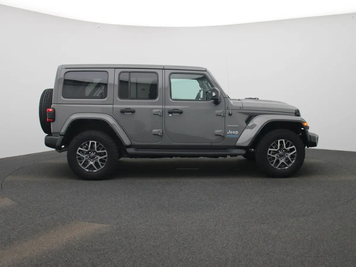 2.0T Sahara 4xe 380pk | Lederen Bekleding | Stoel & Stuurverwarming | Camera | Navigatie | Climate Controle | Hardtop |