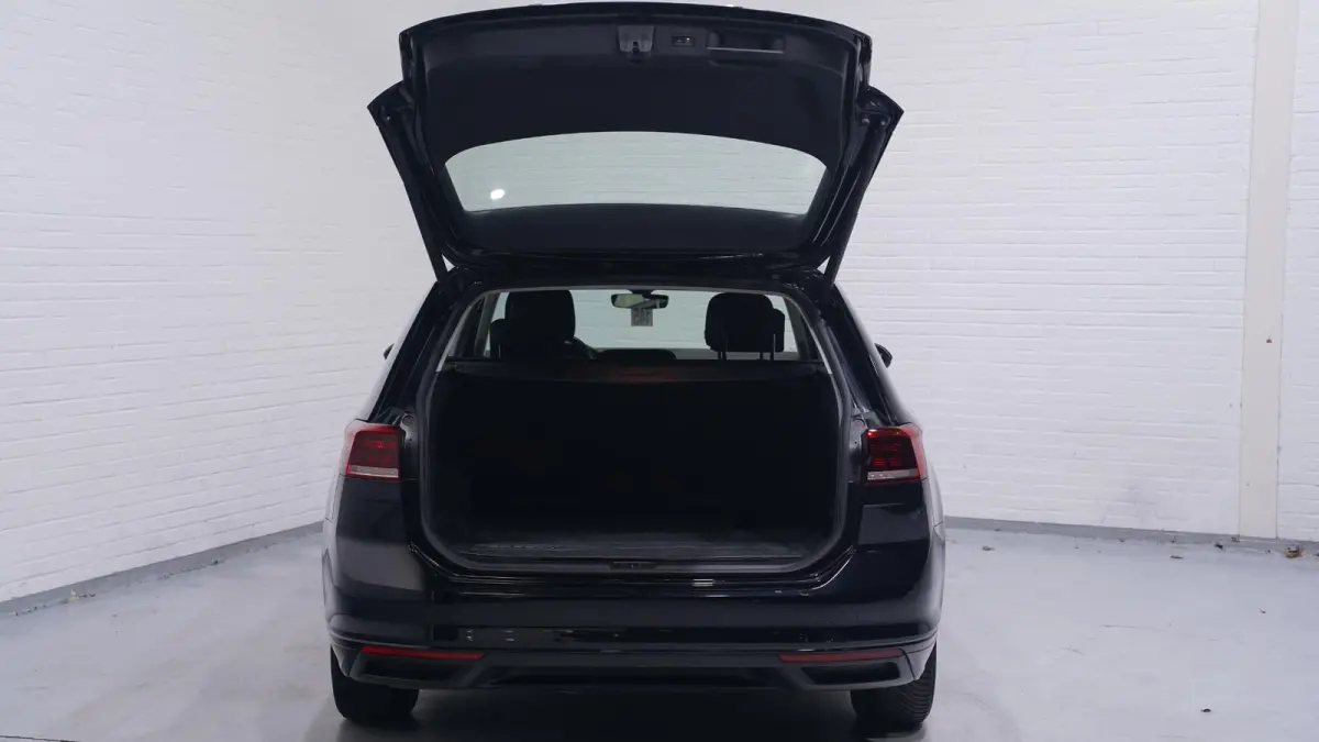 1.5 TSI Business Wegklapbare trekhaak Navi Camera Apple Carplay Voorruitverwarming Virtual cockpit NAP Led koplampen Rijklaar!