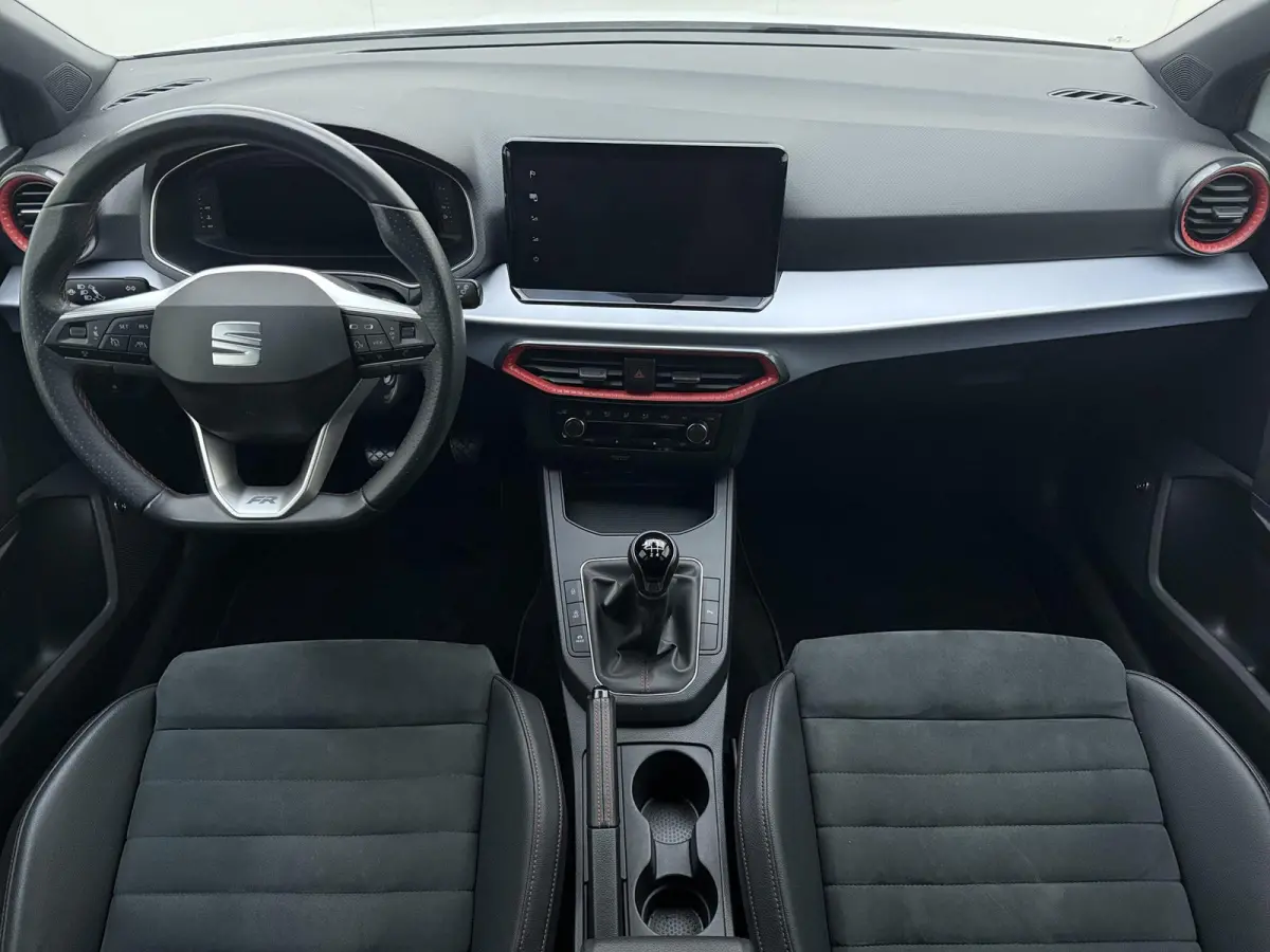 1.0 EcoTSI FR Business Intense | Half Leder | Beats Audio | Stoelverwarming | Camera | LED Koplampen | Apple Carplay / Android Auto | Virtual Cockpit |