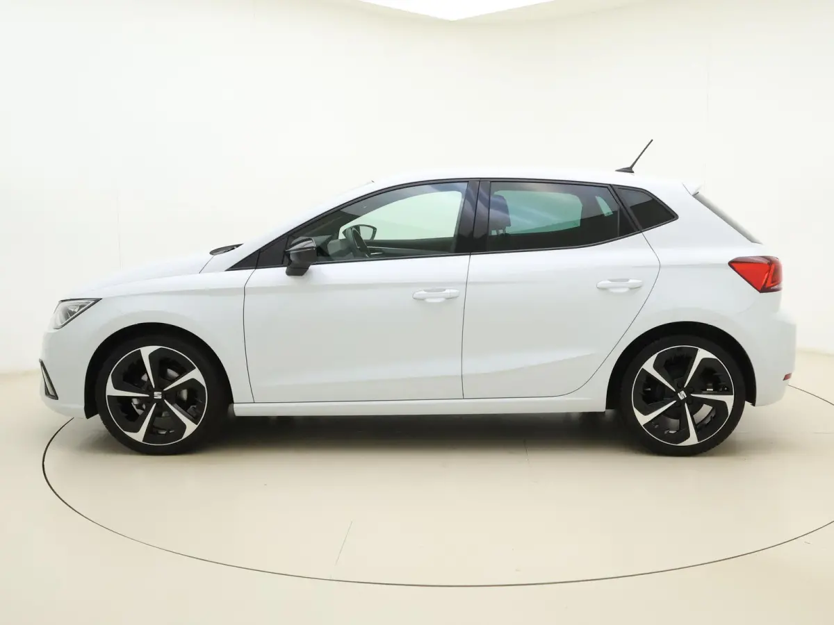 1.0 EcoTSI FR Business Intense | Half Leder | Beats Audio | Stoelverwarming | Camera | LED Koplampen | Apple Carplay / Android Auto | Virtual Cockpit |