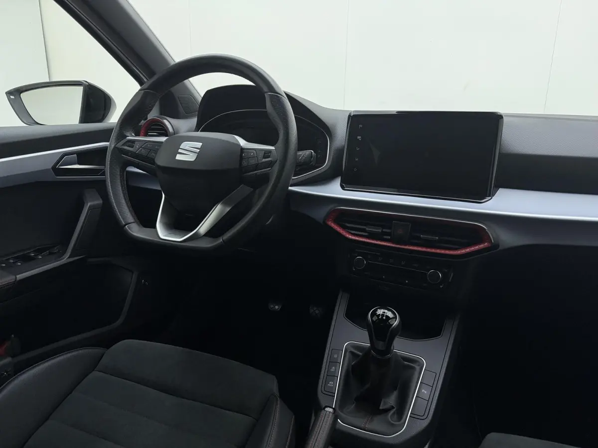1.0 EcoTSI FR Business Intense | Half Leder | Beats Audio | Stoelverwarming | Camera | LED Koplampen | Apple Carplay / Android Auto | Virtual Cockpit |