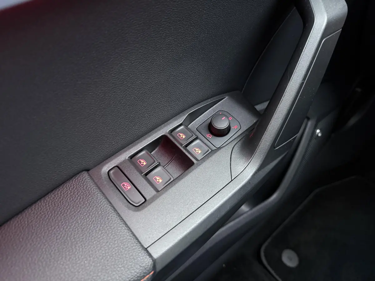 1.0 EcoTSI FR Business Intense | Half Leder | Beats Audio | Stoelverwarming | Camera | LED Koplampen | Apple Carplay / Android Auto | Virtual Cockpit |