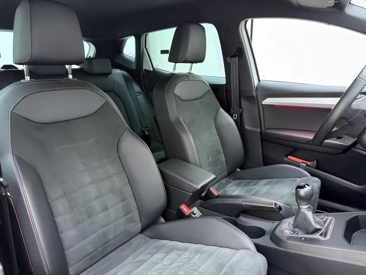 1.0 EcoTSI FR Business Intense | Half Leder | Beats Audio | Stoelverwarming | Camera | LED Koplampen | Apple Carplay / Android Auto | Virtual Cockpit |