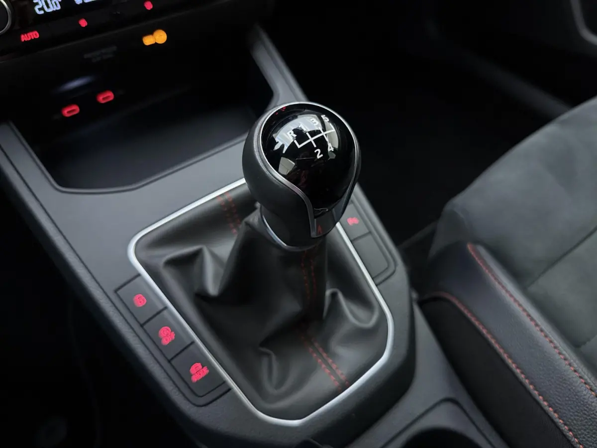1.0 EcoTSI FR Business Intense | Half Leder | Beats Audio | Stoelverwarming | Camera | LED Koplampen | Apple Carplay / Android Auto | Virtual Cockpit |