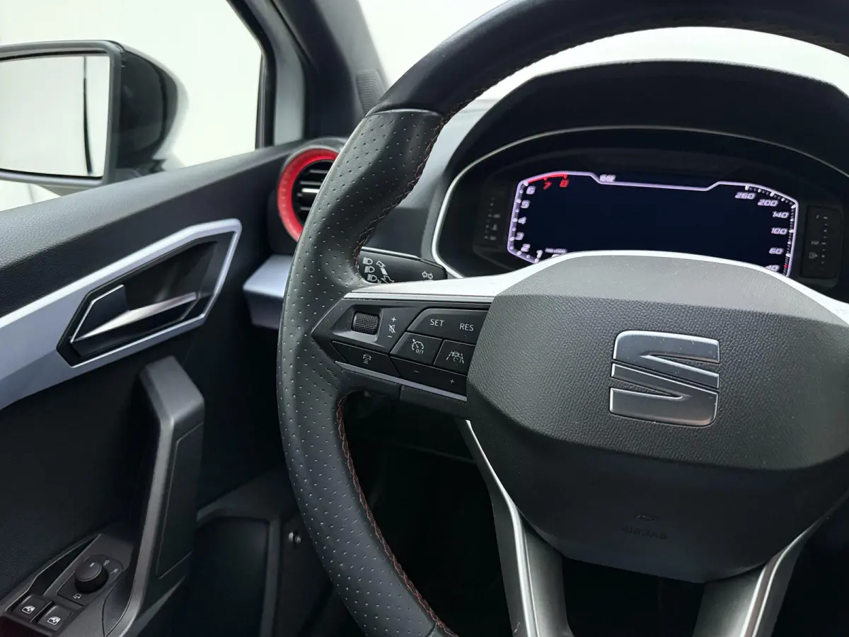 1.0 EcoTSI FR Business Intense | Half Leder | Beats Audio | Stoelverwarming | Camera | LED Koplampen | Apple Carplay / Android Auto | Virtual Cockpit |