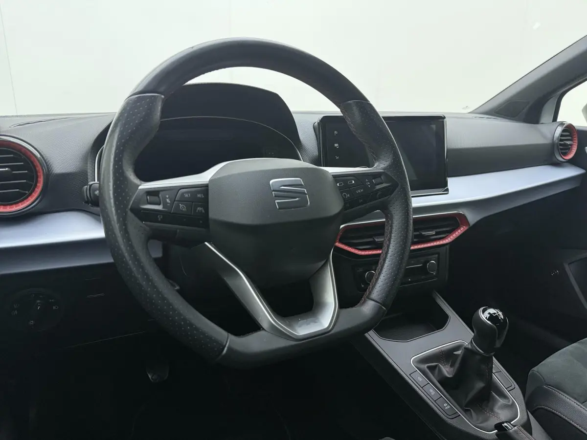 1.0 EcoTSI FR Business Intense | Half Leder | Beats Audio | Stoelverwarming | Camera | LED Koplampen | Apple Carplay / Android Auto | Virtual Cockpit |