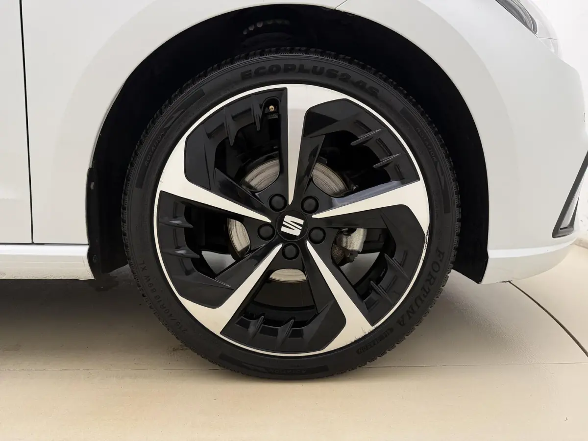 1.0 EcoTSI FR Business Intense | Half Leder | Beats Audio | Stoelverwarming | Camera | LED Koplampen | Apple Carplay / Android Auto | Virtual Cockpit |