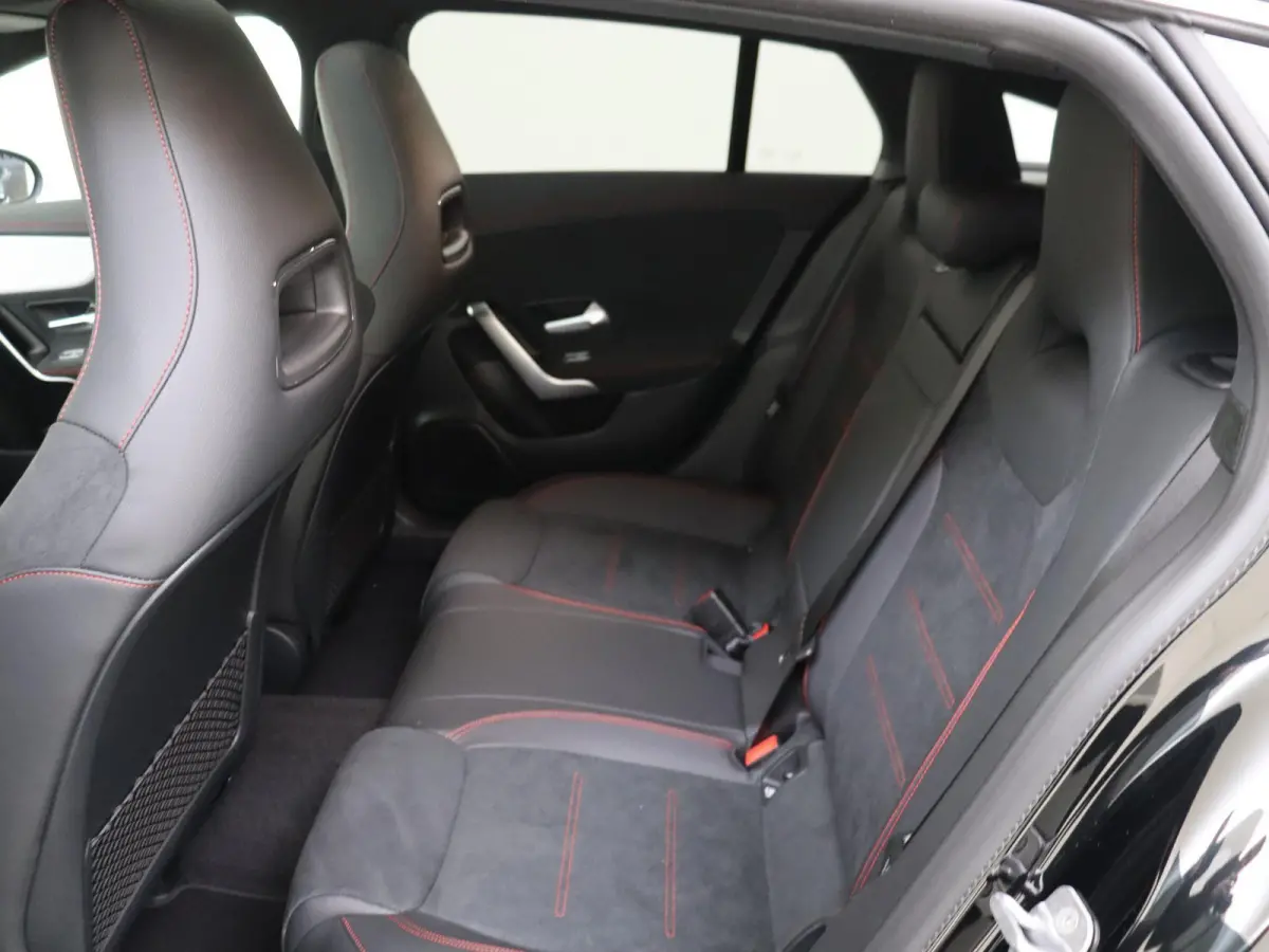 180 Star Edition AMG LIMITED / Nightpakket / Panoramaschuifdak / Smartphone-integratie / Dodehoekassistent / DISTRONIC/ Multibeam