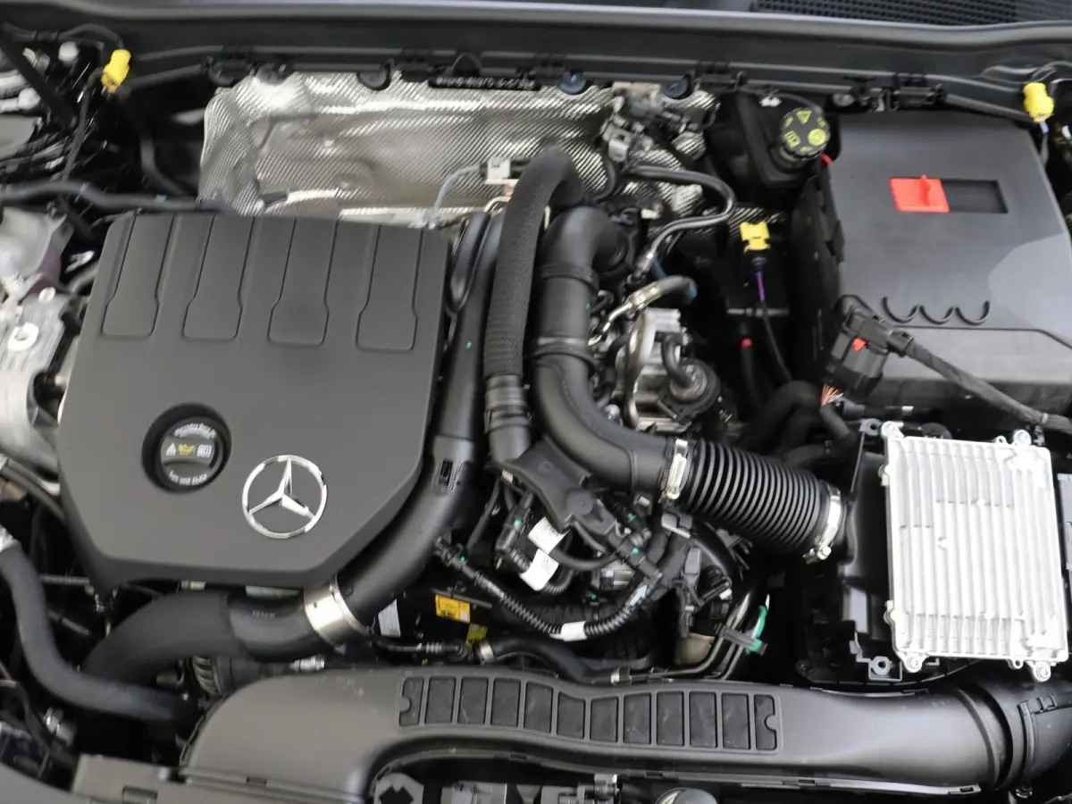 180 Star Edition AMG LIMITED / Nightpakket / Panoramaschuifdak / Smartphone-integratie / Dodehoekassistent / DISTRONIC/ Multibeam