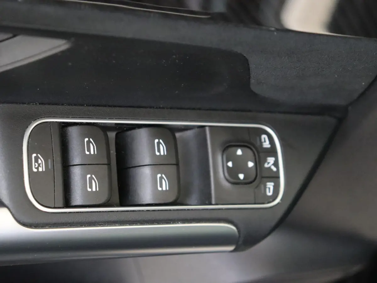 180 Business Solution AMG Automaat / Parkeercamera / Navi / Elektr. Spiegels / Elektr. Kofferklep /