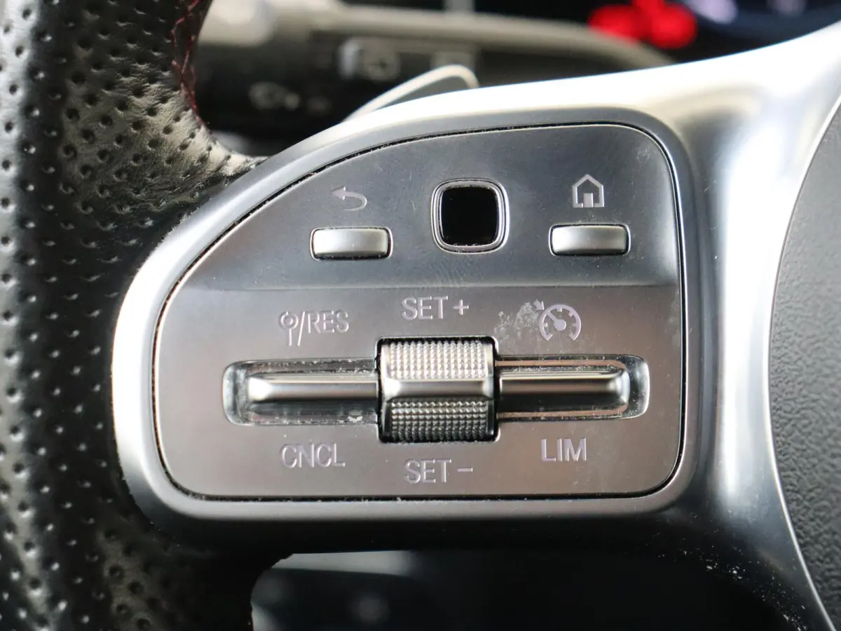 180 Business Solution AMG Automaat / Parkeercamera / Navi / Elektr. Spiegels / Elektr. Kofferklep /