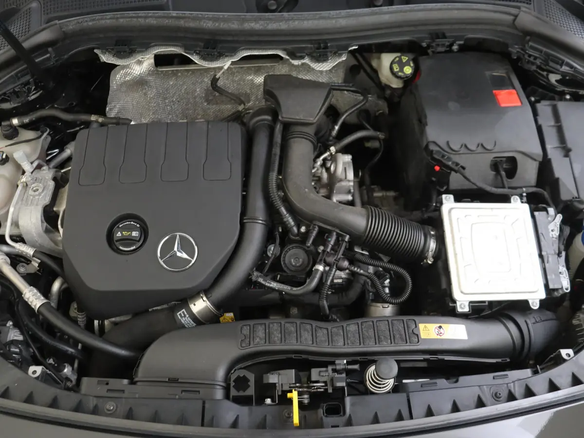 180 Business Solution AMG Automaat / Parkeercamera / Navi / Elektr. Spiegels / Elektr. Kofferklep /