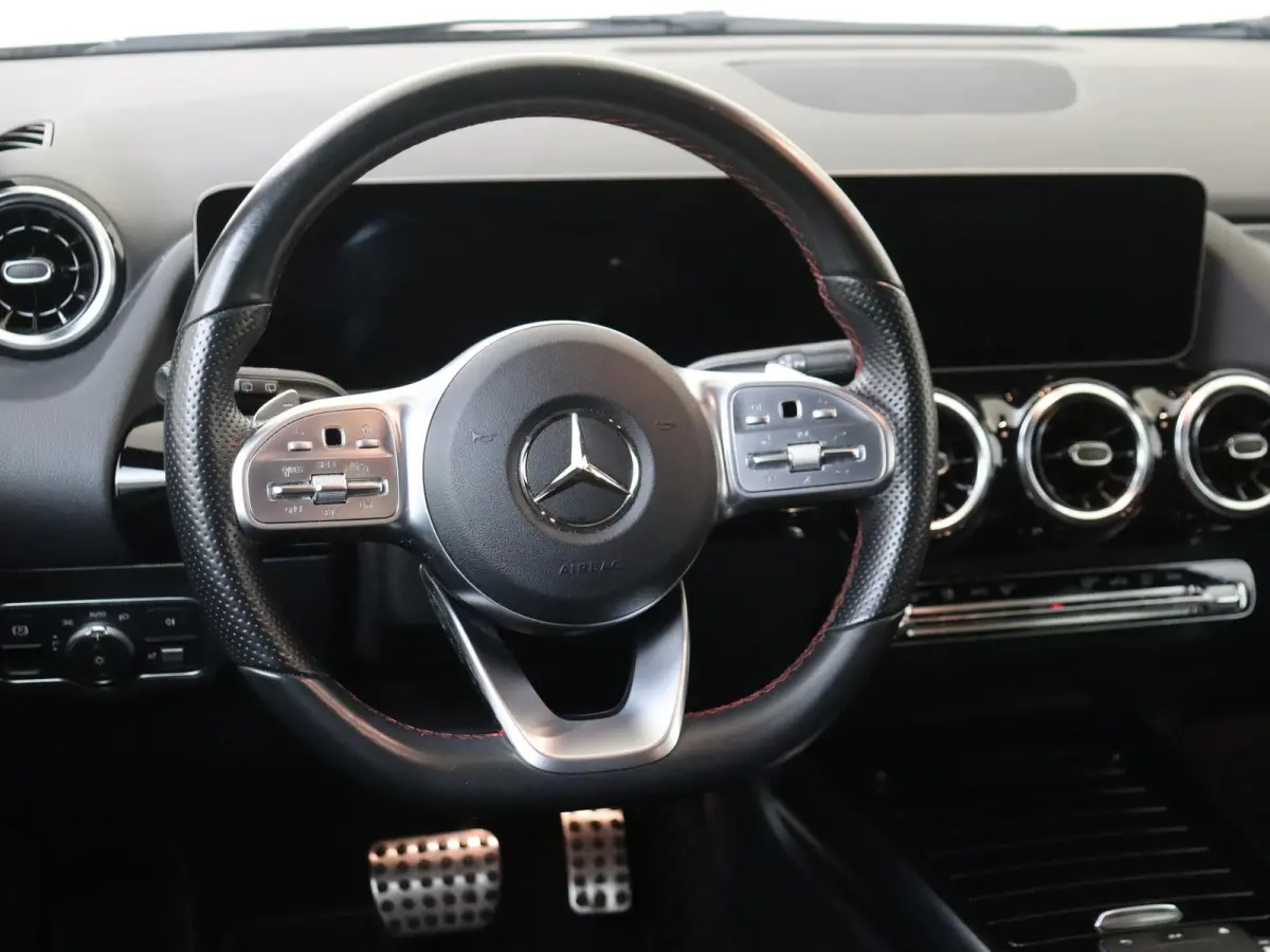 180 Business Solution AMG Automaat / Parkeercamera / Navi / Elektr. Spiegels / Elektr. Kofferklep /