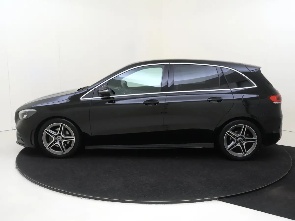 180 Business Solution AMG Automaat / Parkeercamera / Navi / Elektr. Spiegels / Elektr. Kofferklep /