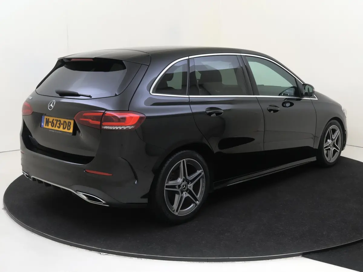 180 Business Solution AMG Automaat / Parkeercamera / Navi / Elektr. Spiegels / Elektr. Kofferklep /