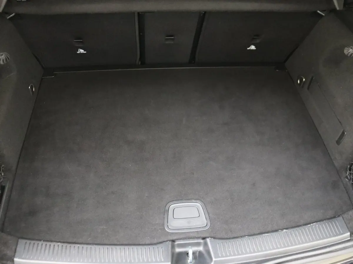 180 Business Solution AMG Automaat / Parkeercamera / Navi / Elektr. Spiegels / Elektr. Kofferklep /