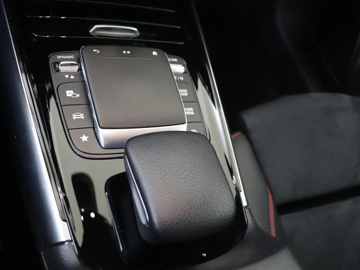 180 Business Solution AMG Automaat / Parkeercamera / Navi / Elektr. Spiegels / Elektr. Kofferklep /