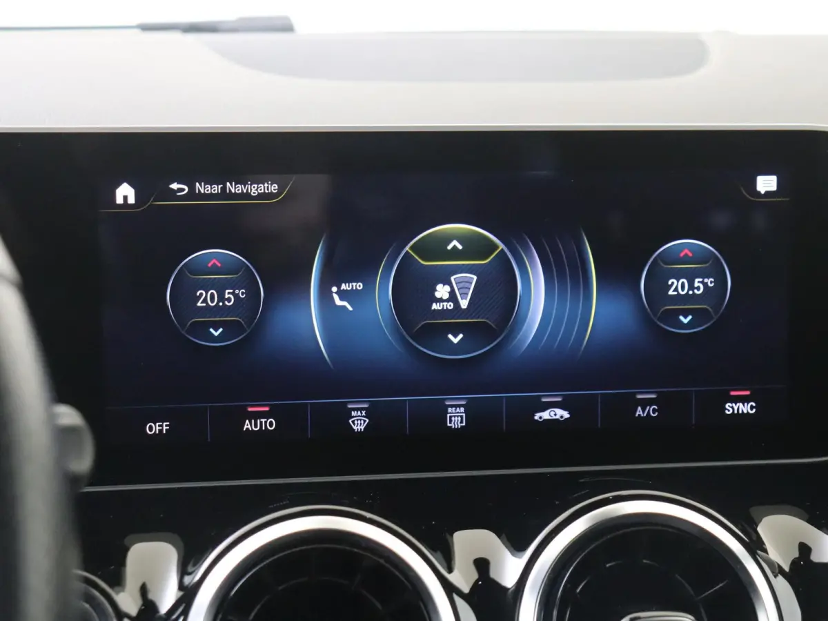 180 Business Solution AMG Automaat / Parkeercamera / Navi / Elektr. Spiegels / Elektr. Kofferklep /