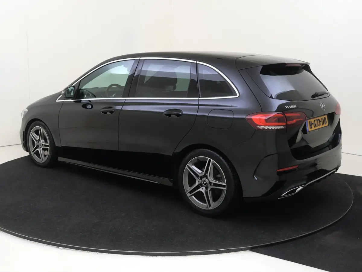 180 Business Solution AMG Automaat / Parkeercamera / Navi / Elektr. Spiegels / Elektr. Kofferklep /