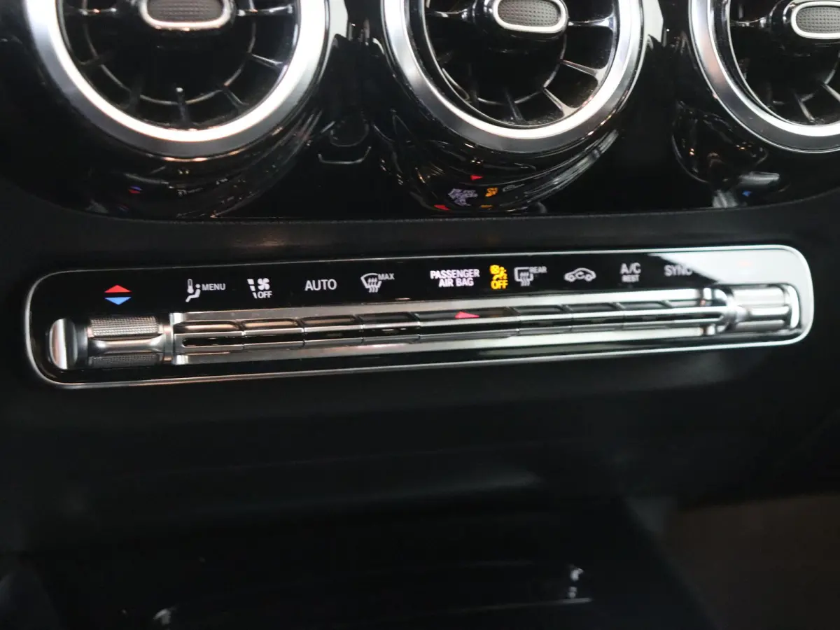 180 Business Solution AMG Automaat / Parkeercamera / Navi / Elektr. Spiegels / Elektr. Kofferklep /