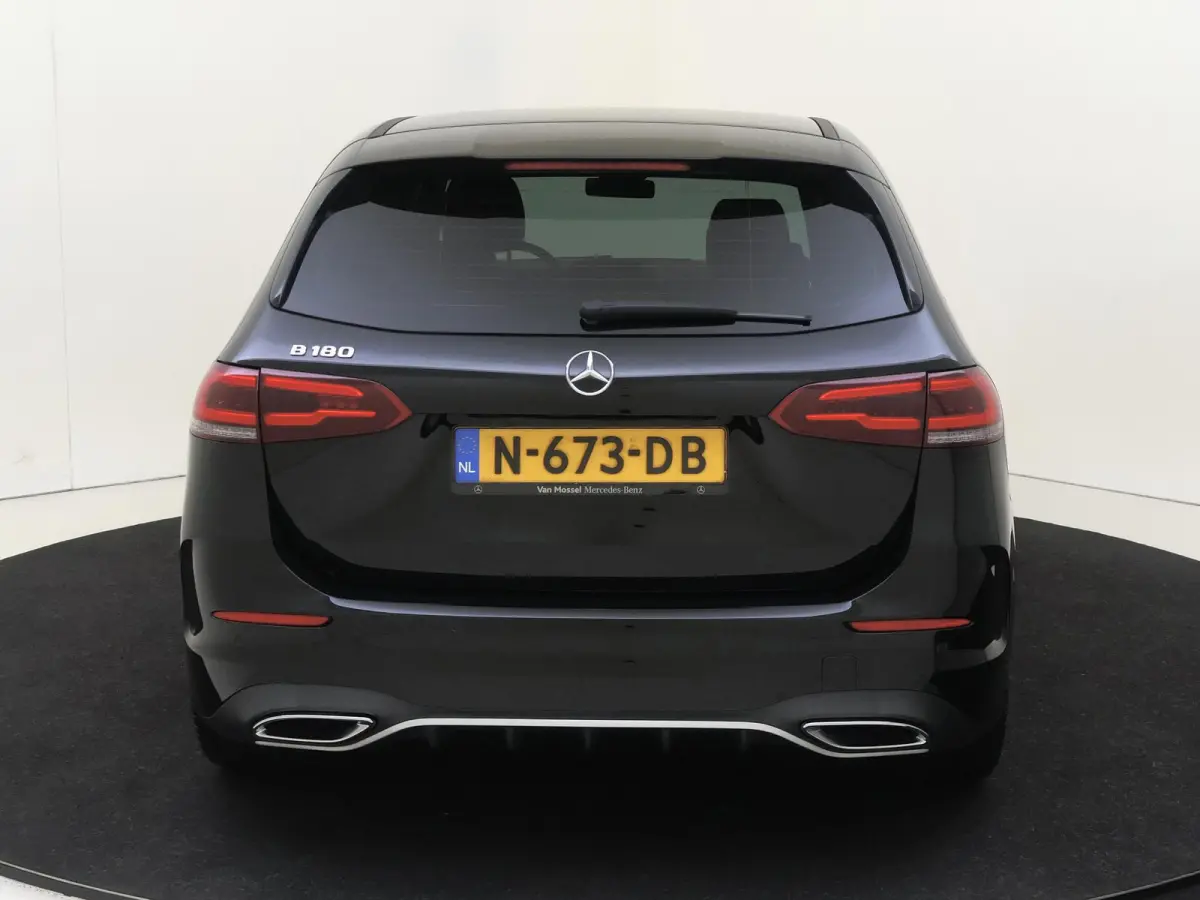 180 Business Solution AMG Automaat / Parkeercamera / Navi / Elektr. Spiegels / Elektr. Kofferklep /