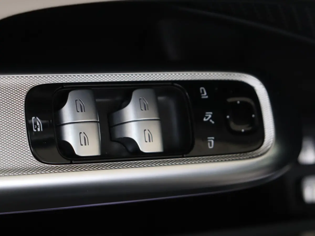 300 e Luxury Line /Memory stoelen /360 Camera /Keyless go /Augmented reality