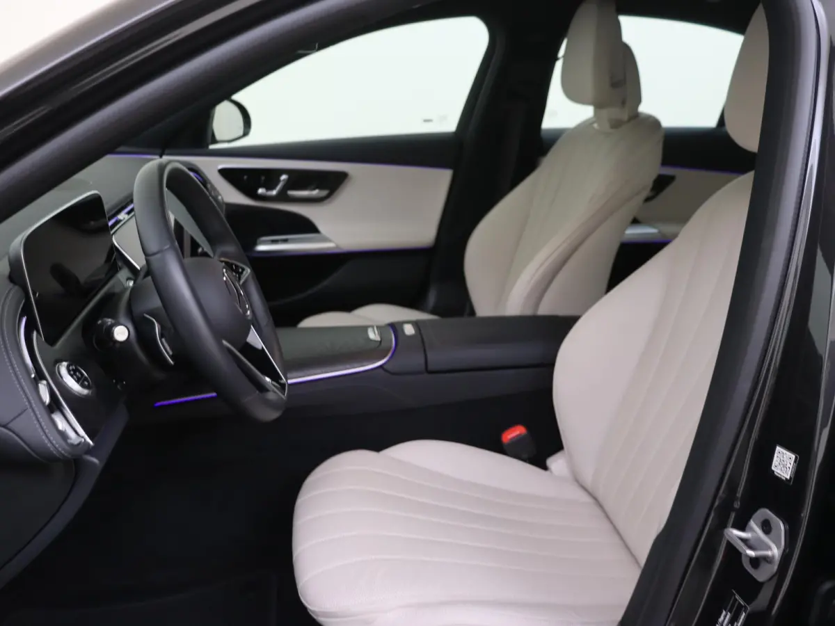 300 e Luxury Line /Memory stoelen /360 Camera /Keyless go /Augmented reality