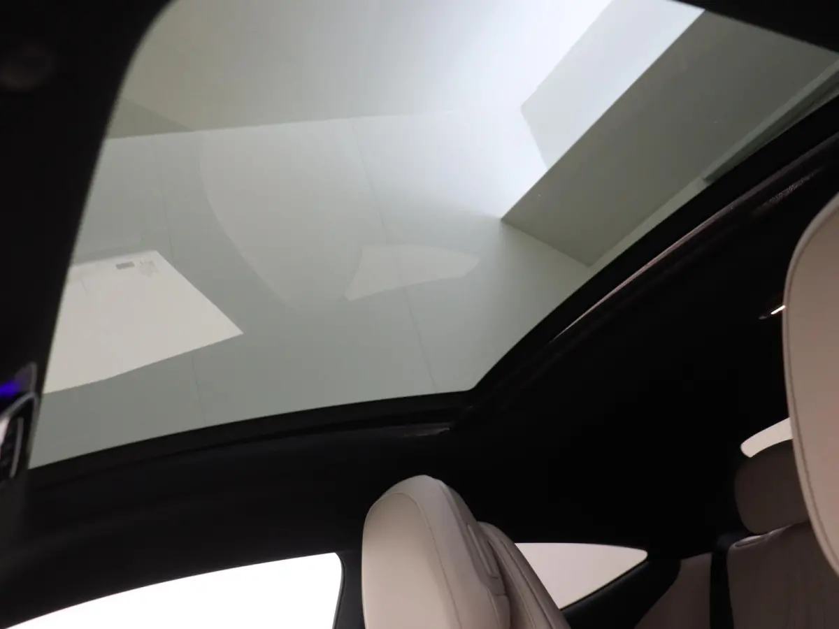 300 e AMG Line / Premium Plus/ Burmester/ Head Up/ Stoelverwarming- & Ventilatie/ Panoramadak/ 19 inch/ Beige interieur